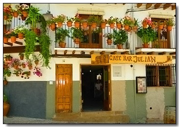Vista exterior del Caf&eacute; Bar Juli&aacute;n