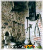 Restos de Cer&aacute;mica &Aacute;rabe ubicados en la Segunda Sala