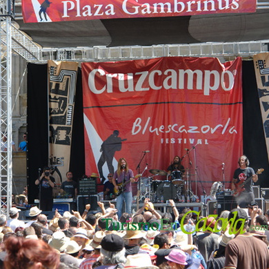 Gente en la Plaza Vieja en el Blues Cazorla 2012