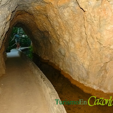Entrada a la Cueva del Agua en Tiscar