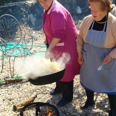 Preparando una Gachamiga :: Comida Serrana en Cazorla