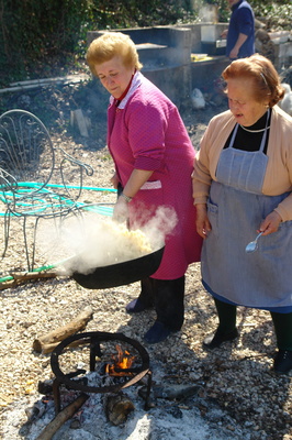 Preparando una Gachamiga :: Comida Serrana en Cazorla