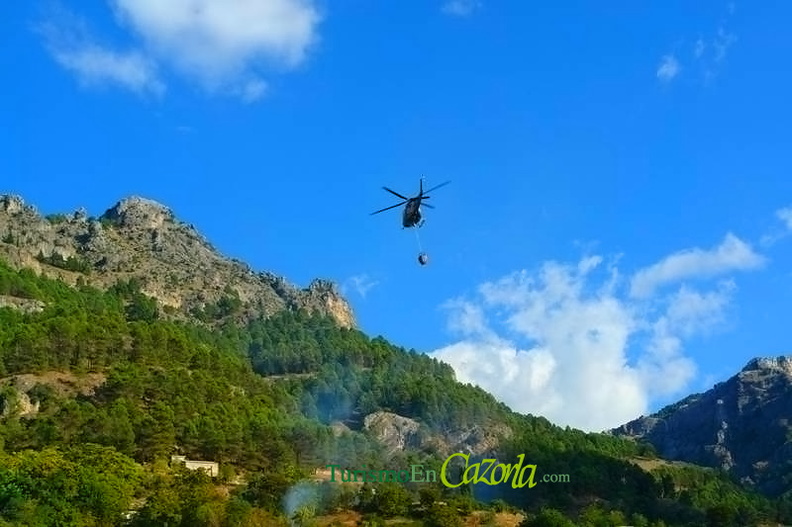 helicoptero-fuego-cazorla-2013-8.jpg