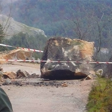 Desprendimiento de rocas en el camino de Riogazas