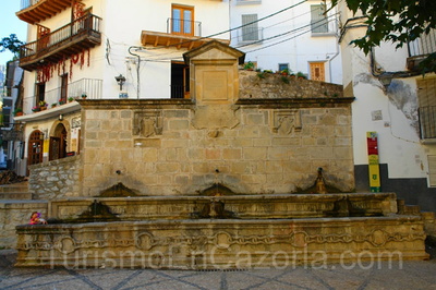 Foto de La Fuente de la Cadena.Siglo XVII. Plaza de Santa María