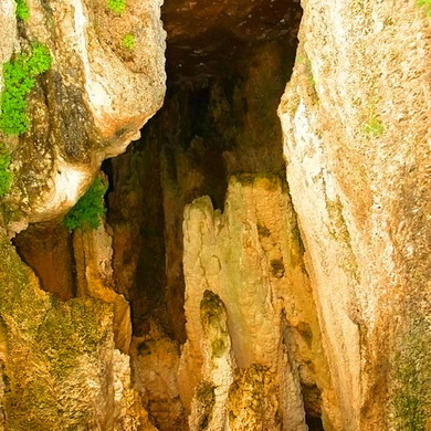 Erosiones en la roca en el Salto los Órganos