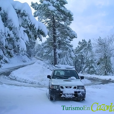 Carretera de acceso a la sierra de Cazorla bajo la nieve
