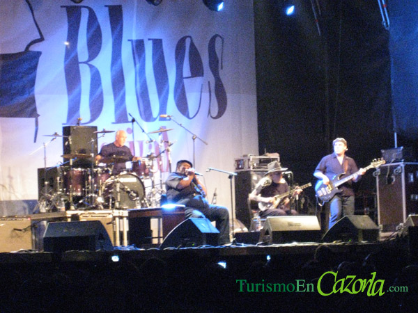 johnny-winter-blues-cazorla-2008-1.jpg