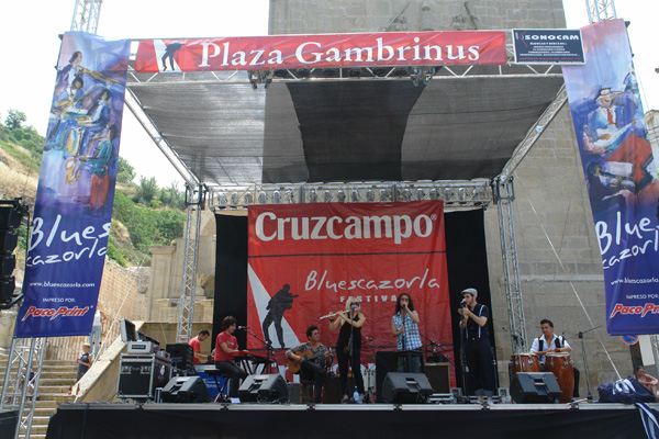 blues-cazorla-2011-11.jpg