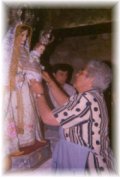 Preparación de la Virgen para la romería
