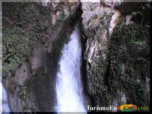 Cascada en La Cueva del Agua