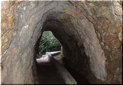 Tunel de entrada a la Cueva del Agua