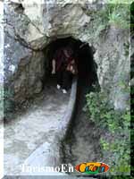 Tunel de acceso a la Cueva del Agua