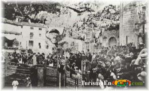 Corrida de toros en la Plaza de Santa María. Año 1.903