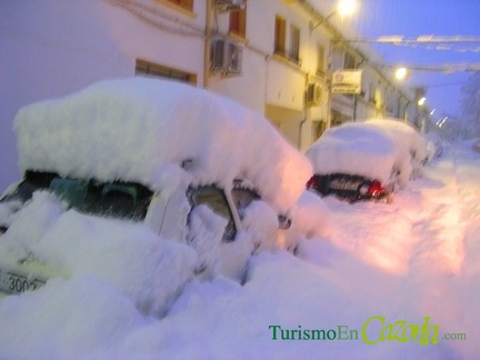 calle-cazorla-nieve-coches