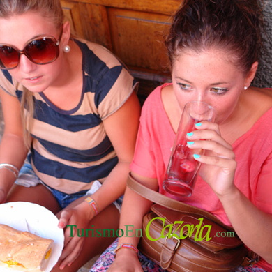 Comiendo y Bebiendo en la Plaza Vieja en el Blues Cazorla 2012